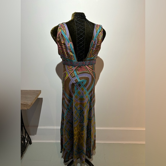 NWOT - Nicole Miller Collection - Celtic pattern 100% Silk dress, size 8 - Picture 3 of 4